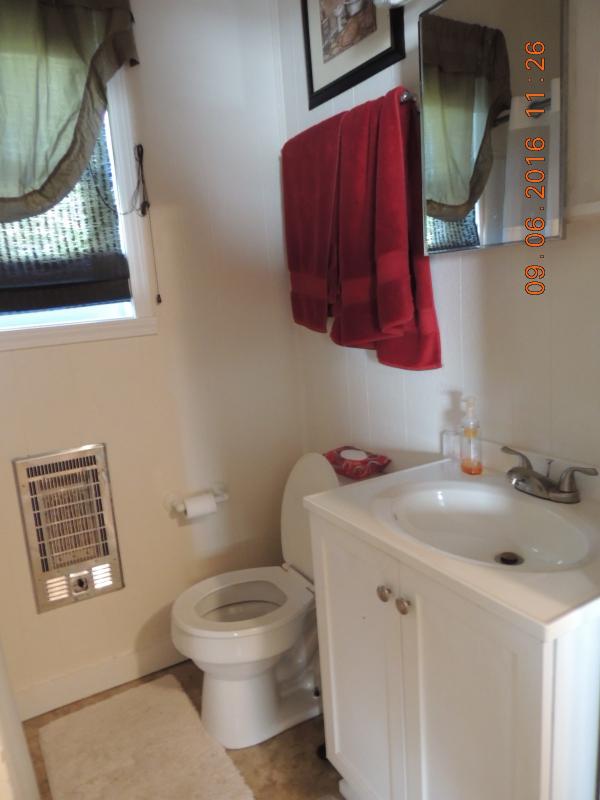 Building Photo - 718 W Main St