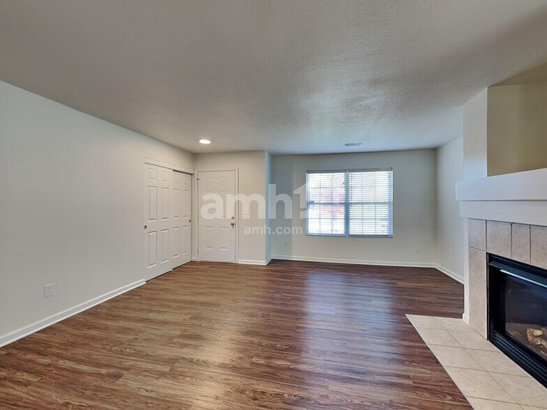 Building Photo - 1245 Cloverview St