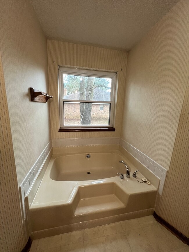 Building Photo - 203 Kimball Dr