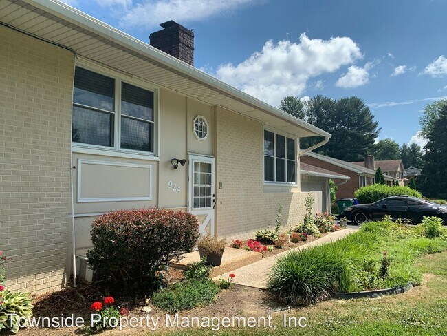 Building Photo - 5 br, 3 bath House - 924 McBryde Lane