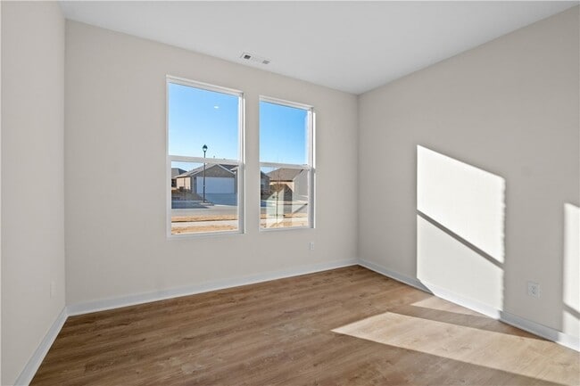 Building Photo - 4682 W Aurora St