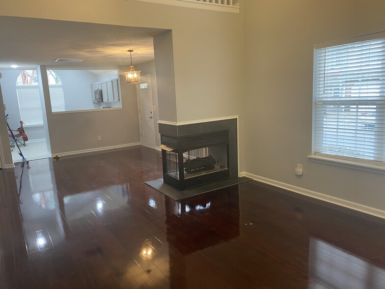 Building Photo - 8041 Christmas Ct