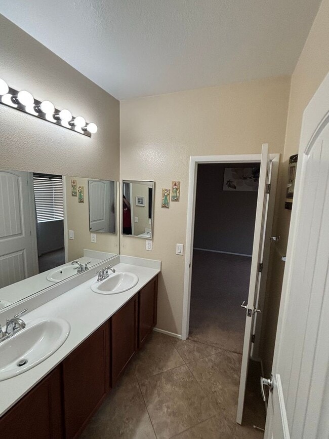 Building Photo - Gated 3-Bedroom Home with Community Pool Near Fort Apache & Blue Diamond