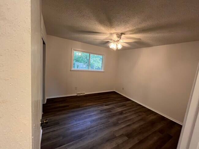 Building Photo - 1309 W Thoman St