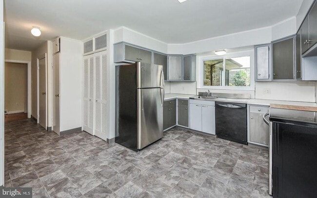 Building Photo - 8104 Heacock Ln