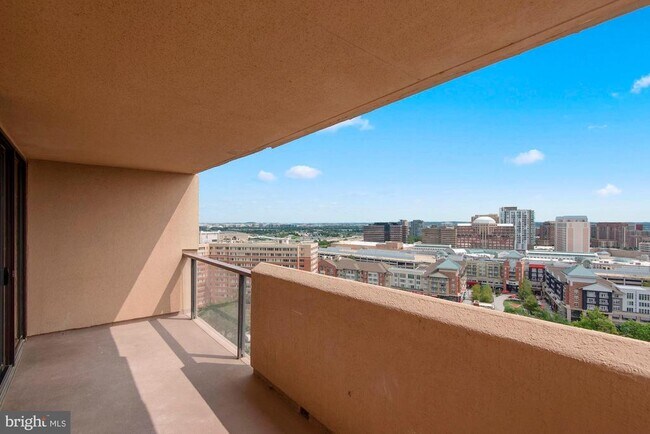Building Photo - 1101 S Arlington Ridge Rd