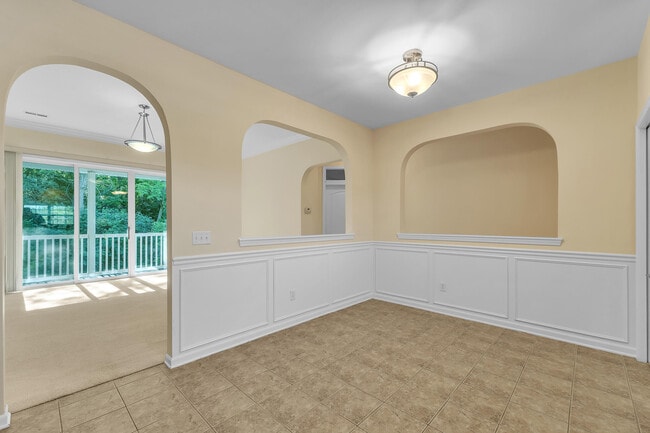 Building Photo - 2950 Hunley Dr
