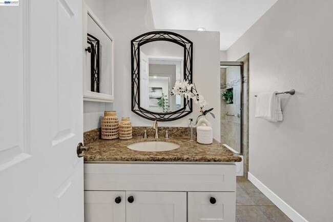 Building Photo - 6877 Rayland Ct