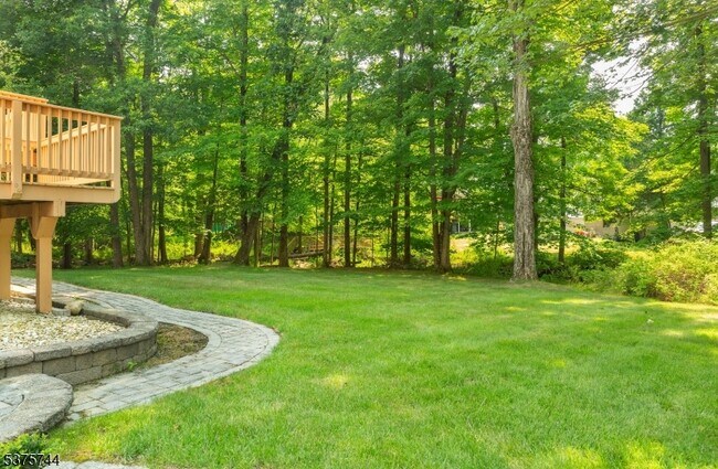 Building Photo - 35 Leah Way