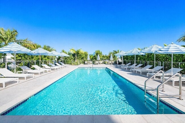 Building Photo - 10281 W Bay Harbor Dr