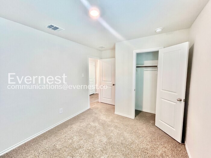 Building Photo - 324 Wild Rose Wy