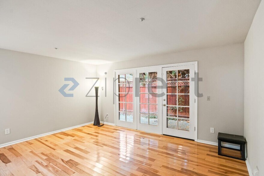 Building Photo - Unit