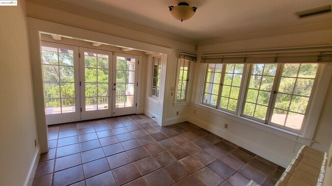 Building Photo - 139 Woodland Way