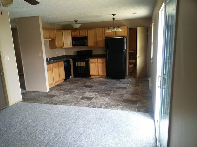 Building Photo - Great 3 bedroom, 1.5 bath home with one car attached garage in Decatur Township