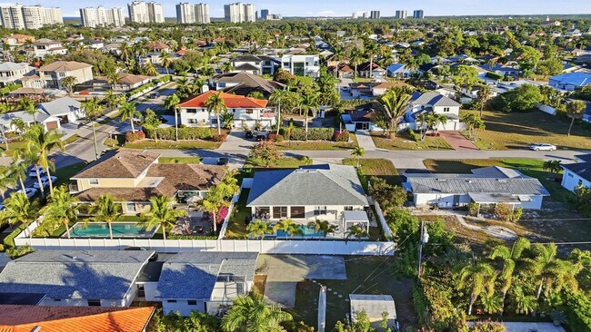 Building Photo - 510 106th Ave N