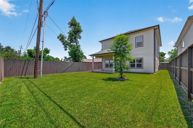 Building Photo - 2211 Silverbonnet St