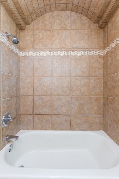 Building Photo - 2375 Saturn Cir