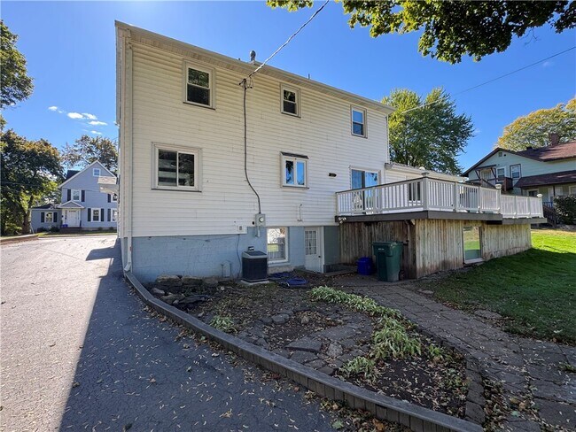 Building Photo - 52 Mill St