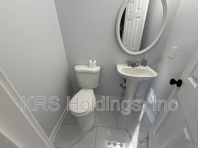 Building Photo - 131 Oregon Ave