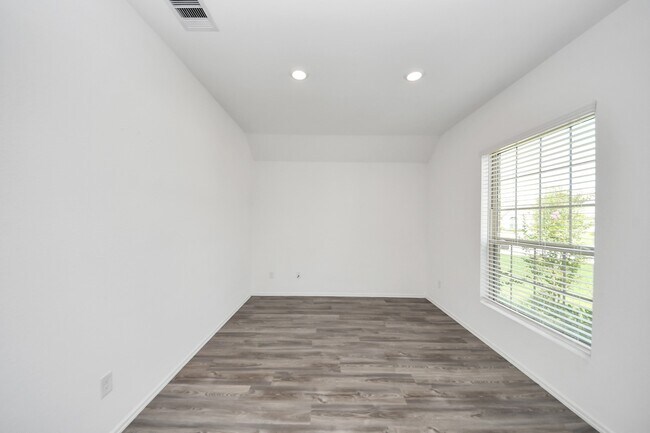 Building Photo - 7319 Bridal Ranch Dr