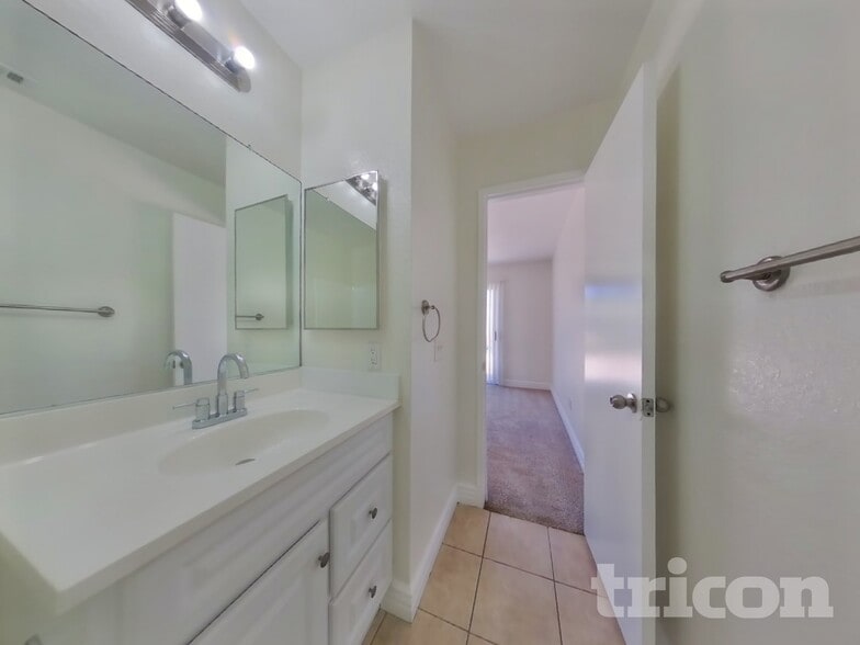 Building Photo - 14353 Victor Dr