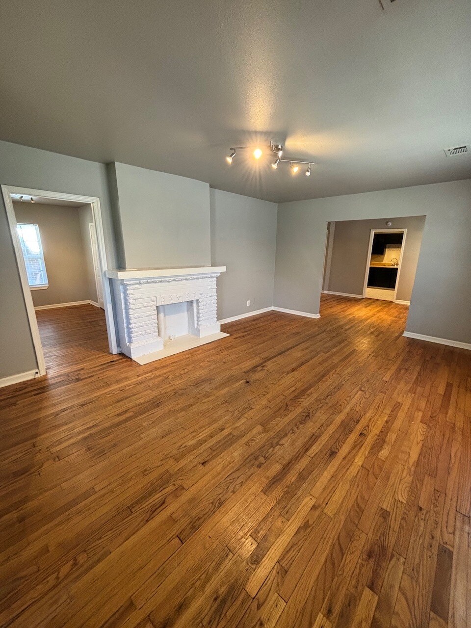 Building Photo - 1134 S Xanthus Ave