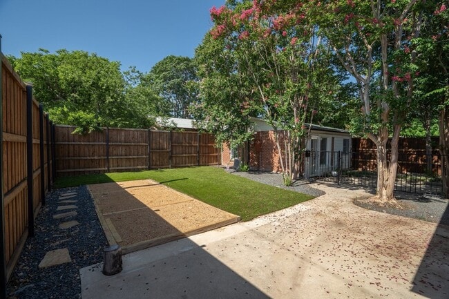 Building Photo - 4036 Linden Ave