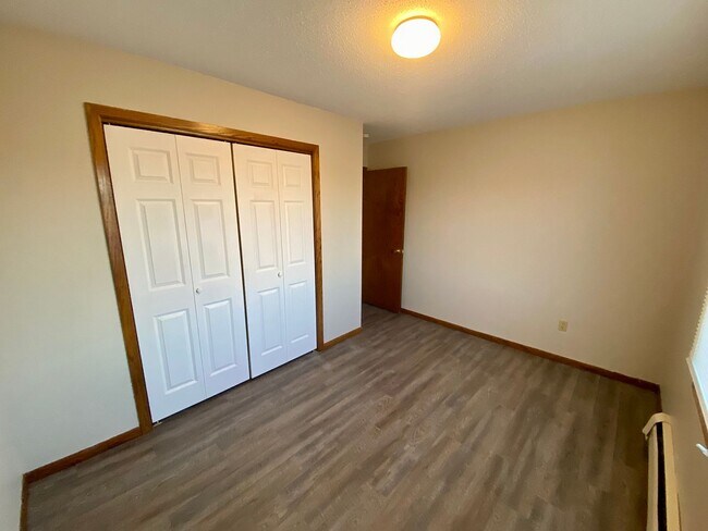 Building Photo - 1017 21st St SE