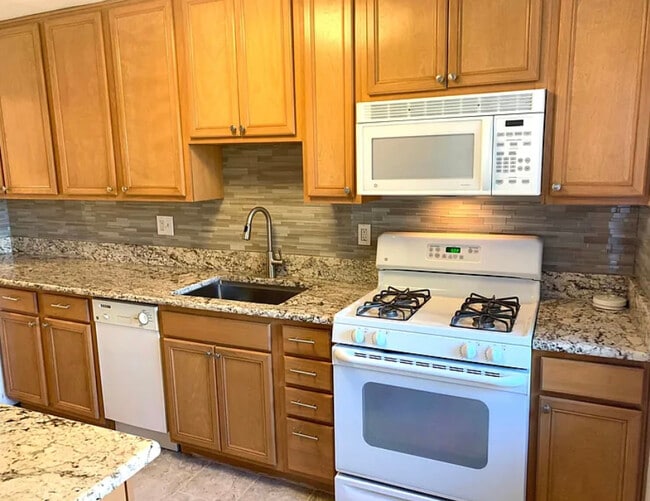 Building Photo - 1805 William St