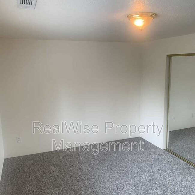 Building Photo - 210 3rd St