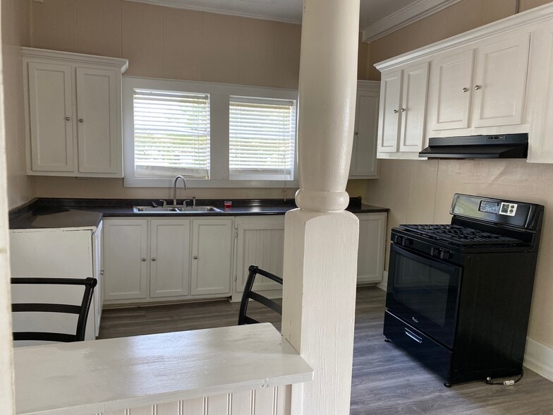 Kitchen - 6322 N Bayou Black Dr