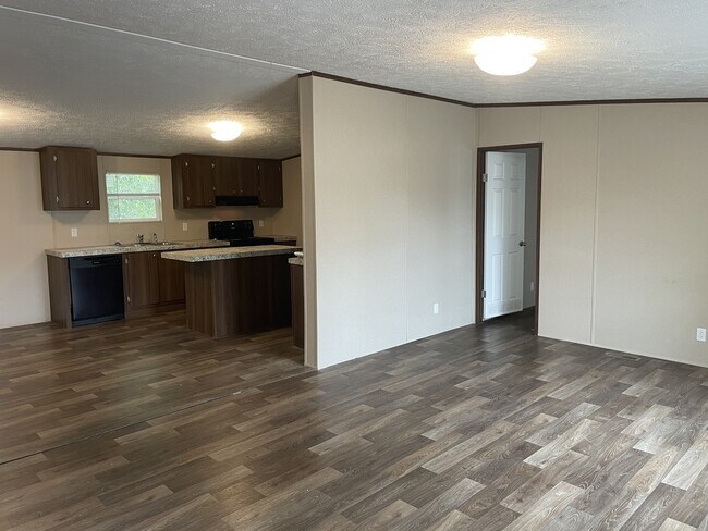 Building Photo - 326 Oak Leaf Cir