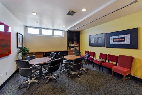 Building Photo - 1 bedroom in Seattle WA 98121