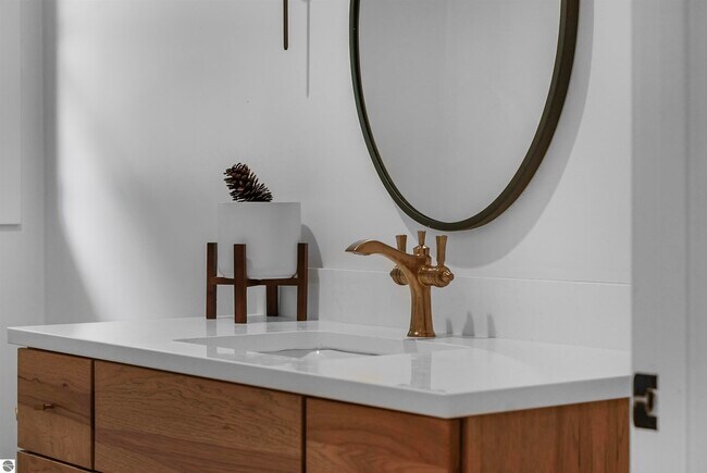 Building Photo - 7320 Peninsula Dr