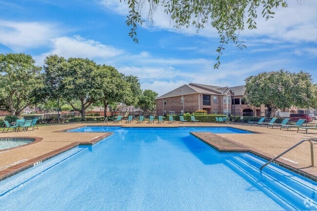 SHIMMERING SWIMMING POOL AT WATERFORD AT VALLEY RANCH IN IRVING, TX - Waterford at Valley Ranch