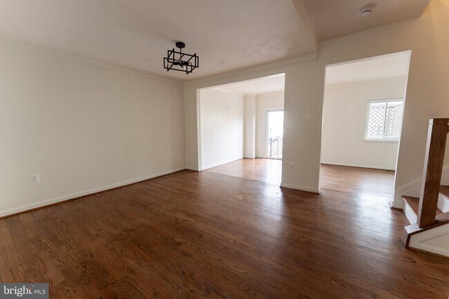 Building Photo - 7426 Rhondda Dr