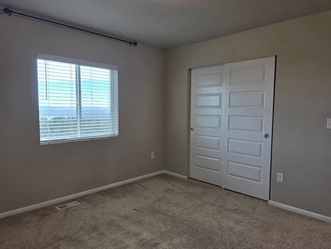 Building Photo - 4 Bedroom Home in Soundview Estates!