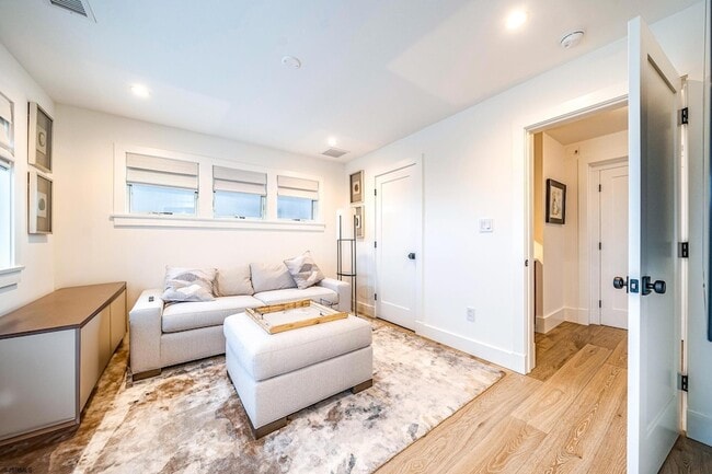 Building Photo - 108 S Martindale Ave