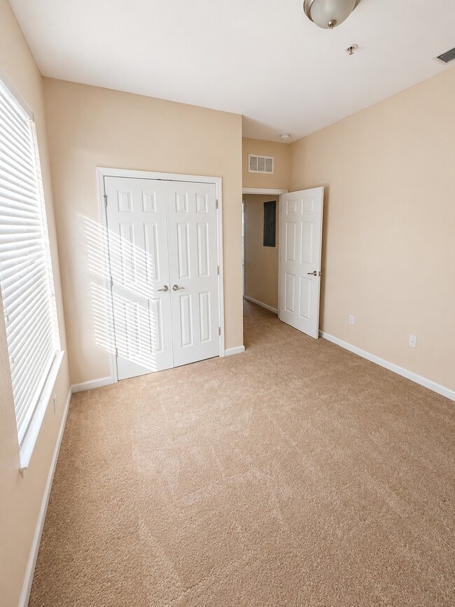 Building Photo - 3338 Robert Trent Jones Dr