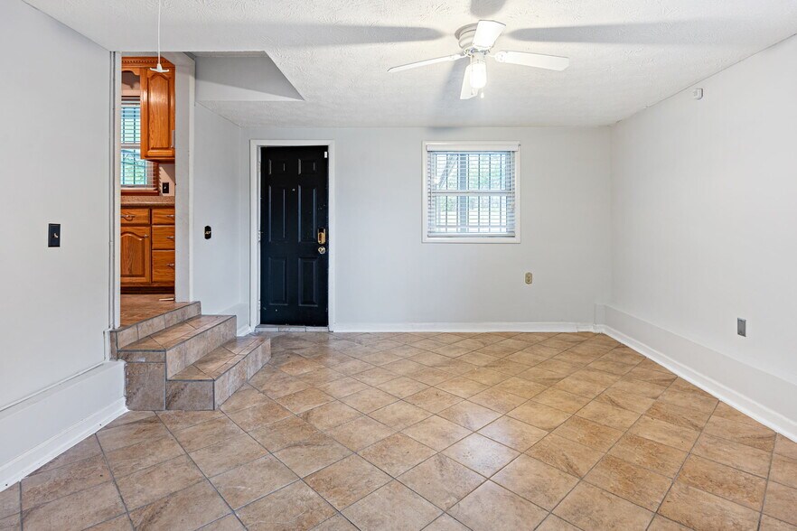 Building Photo - 3841 Dubois Dr