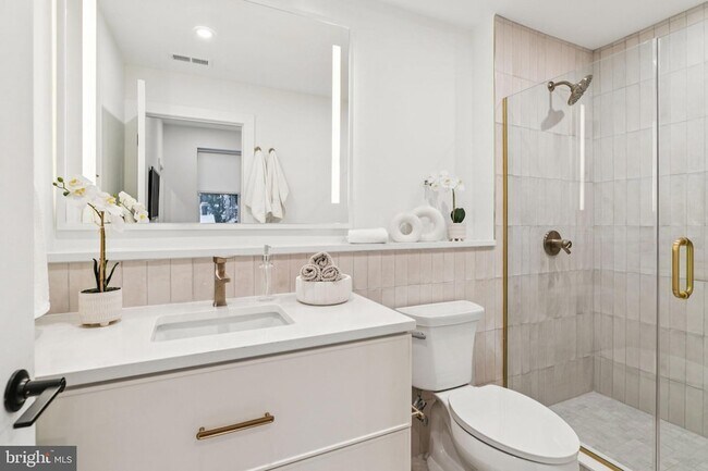 Building Photo - 30 W Allens Ln