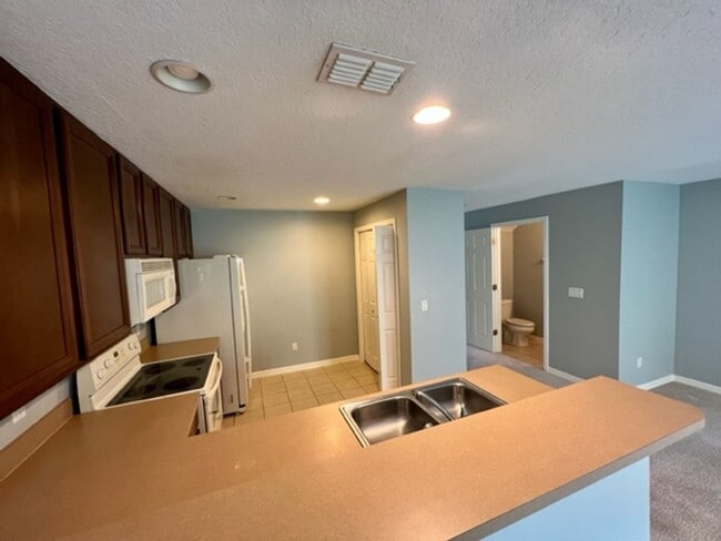 Building Photo - AVAILABLE NOW! Charming 2 Beds 2.5 Bath Townhome! 2 MASTER SUITES! Attached one car garage!! Extr...