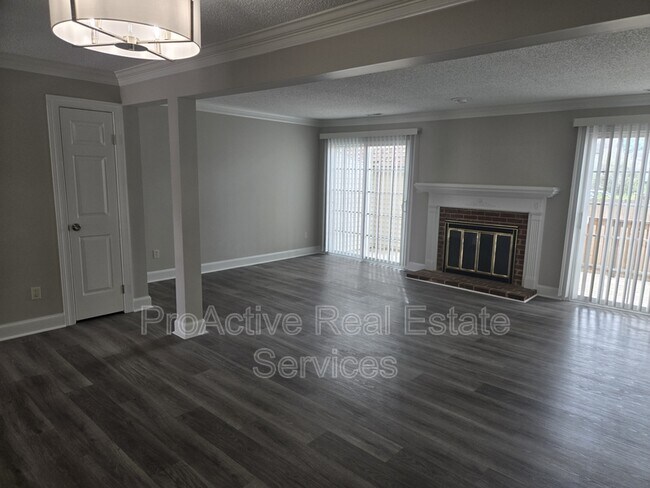 Building Photo - 674 Lord Dunmore Dr