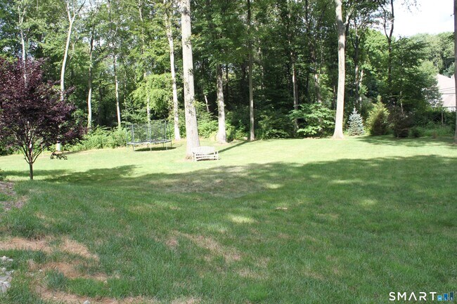 Building Photo - 950 Rock Rimmon Rd