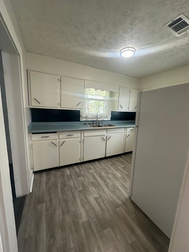 Building Photo - 3 Bed/1 Bath House