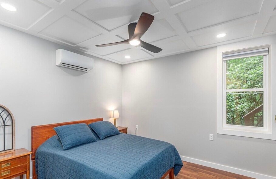 Building Photo - 15 Maplewood Dr