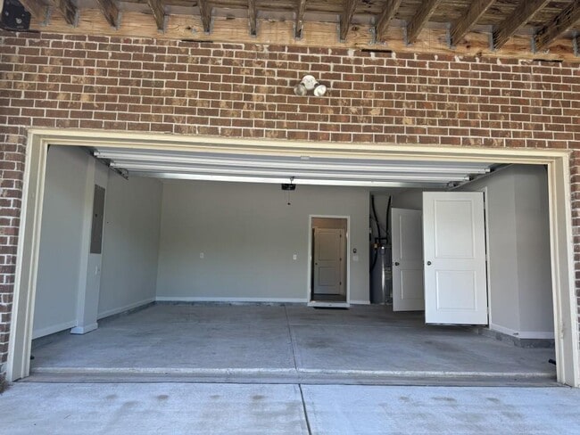 Building Photo - 381 Northaven Ave