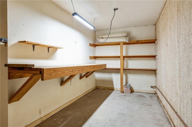 Building Photo - 2100 Rabb Rd