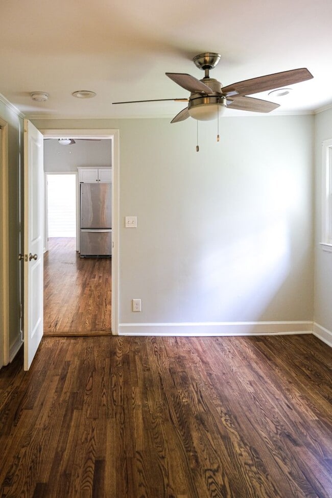 Building Photo - Charming 3/2.5 House with Lawn Care included!