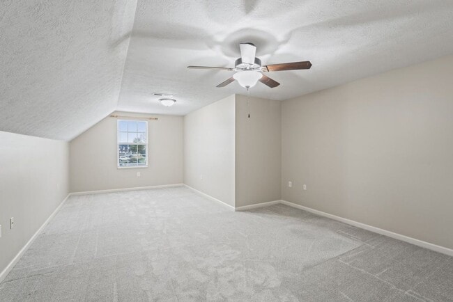 Building Photo - Beautiful 3 Bedroom Condo Available Now!